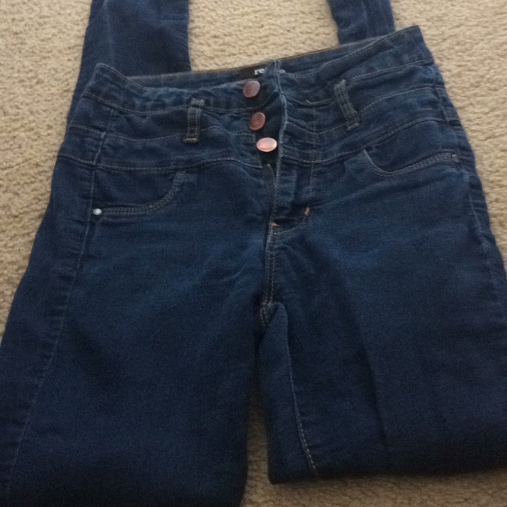 High-wasted jeans